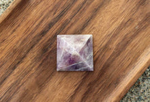 Charger l'image dans la galerie, Amethyst Pyramid