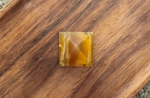 Charger l'image dans la galerie, Yellow Fluorite Pyramid