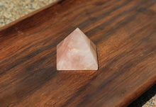 Charger l'image dans la galerie, Rose Quartz Pyramid
