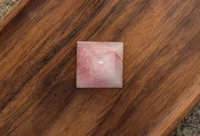 Charger l'image dans la galerie, Rose Quartz Pyramid