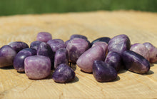 Charger l'image dans la galerie, Lepidolite Tumble Stone
