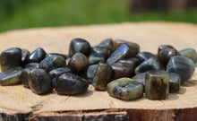 Charger l'image dans la galerie, Labradorite Tumbled Stone