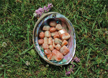 Charger l'image dans la galerie, Sunstone Tumbled Stone