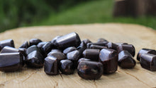 Charger l'image dans la galerie, Garnet Tumble Stone