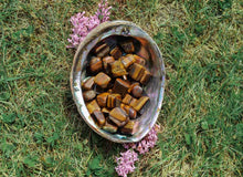 Charger l'image dans la galerie, Tiger Eye Tumbled Stone
