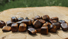 Charger l'image dans la galerie, Tiger Eye Tumbled Stone