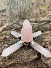 Load image into Gallery viewer, Rose Quartz Raw Generator for healing and Meditation