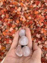 Charger l'image dans la galerie, Clear Quartz Tumbled Stone