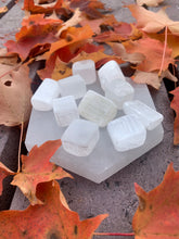 Charger l'image dans la galerie, Selenite Tumbled Stone
