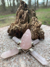 Load image into Gallery viewer, Rose Quartz Raw Generator for healing and Meditation
