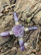 Charger l'image dans la galerie, Raw Amethyst Energy Generator for healing and cleansing Aura