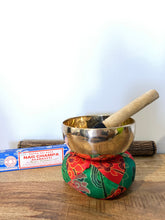 Charger l'image dans la galerie, Tibetan Singing Bowl - Small