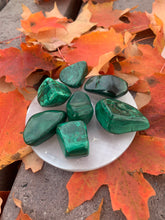 Charger l'image dans la galerie, Malachite Tumbled Stone
