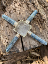 Load image into Gallery viewer, Kyanite four points crystal quartz pyramid energy generator healing points Reiki Aura crystals