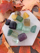 Charger l'image dans la galerie, Fluorite Tumbled Stone