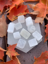Charger l'image dans la galerie, Selenite Tumbled Stone