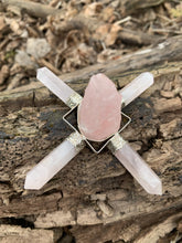 Load image into Gallery viewer, Rose Quartz Raw Generator for healing and Meditation