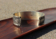 Load image into Gallery viewer, White Metal Healing Bracelet
