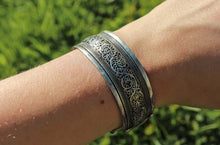 Load image into Gallery viewer, White Metal Healing Bracelet