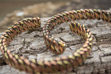 Load image into Gallery viewer, Magnetic Healing Bracelet-Curb Chain Design
