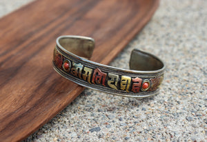 Coral & 3 Metal Mantra Healing Bracelet