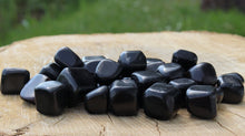 Charger l&#39;image dans la galerie, Black Obsidian Tumbled Stone
