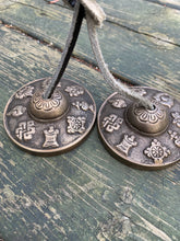 Charger l&#39;image dans la galerie, Tingsha 8 Lucky healing Tibetan symbols Mazira
